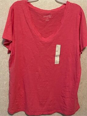 Universal Thread  Women’s V-Neck Short Sleeve Tee in Coral Pink
